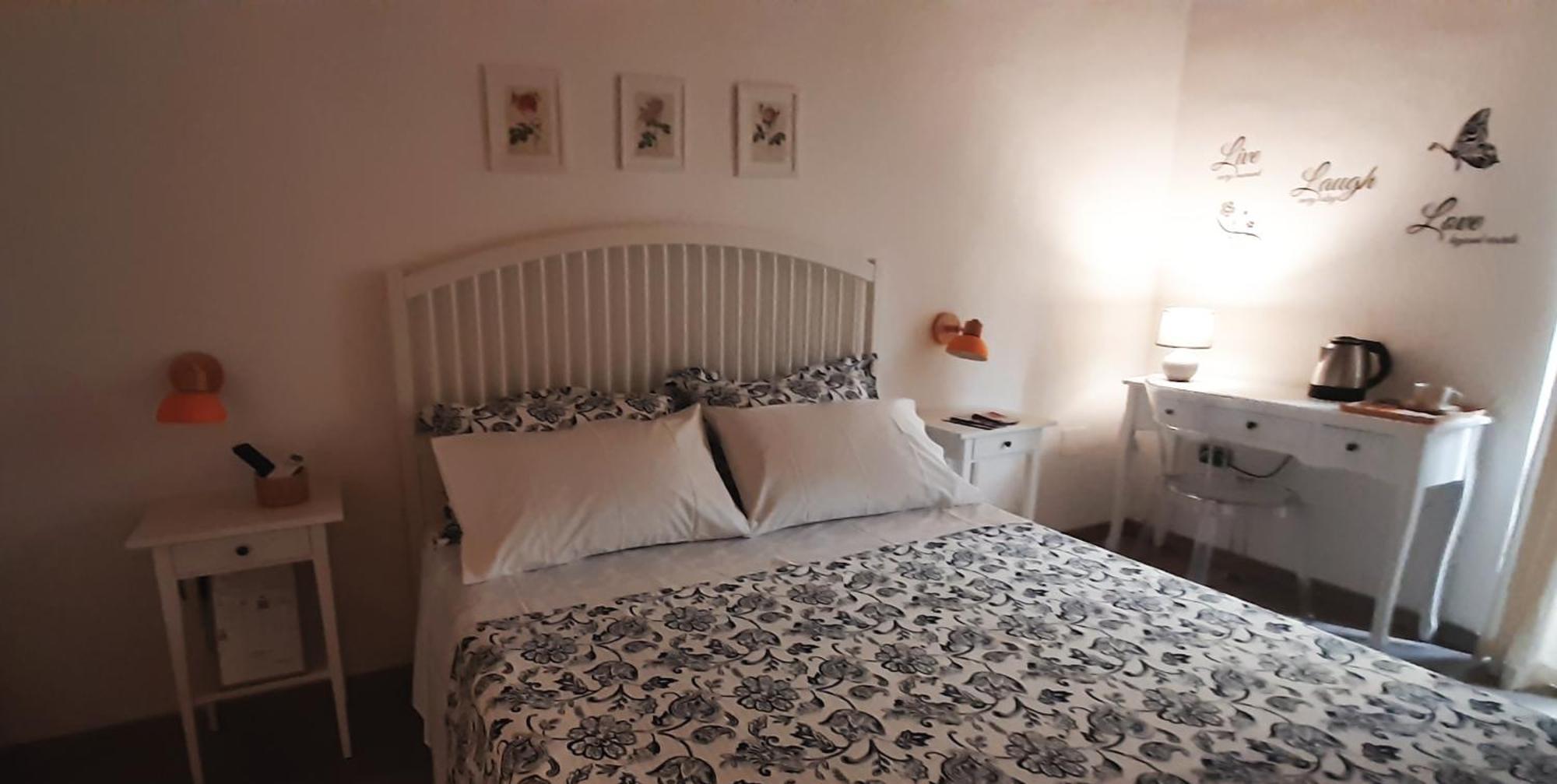 Il Poggiolo Fiorito Hotel Tarente Buitenkant foto